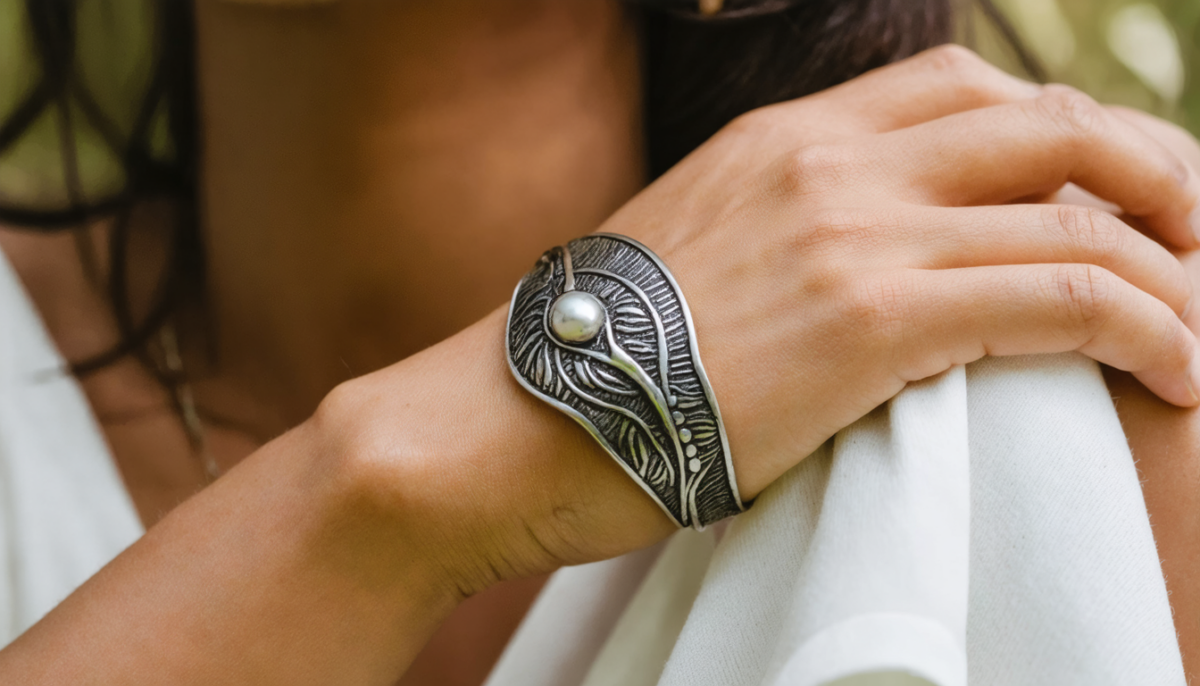 découvrez les risques potentiels des bijoux en étain et nos conseils de sécurité indispensables pour les porter en toute sérénité.